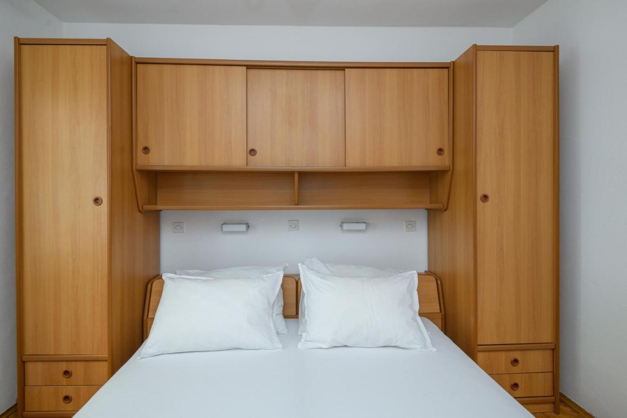 Apartment Mario - Veliki Stan Za Odmor - Terasa- Vrt - Bazen - Pogled More, Izoliran Орашац Экстерьер фото