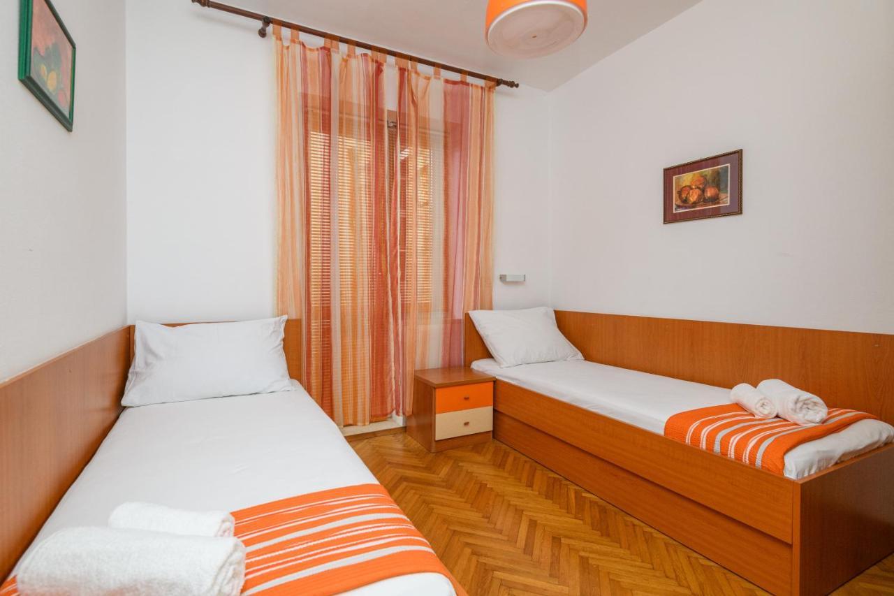 Apartment Mario - Veliki Stan Za Odmor - Terasa- Vrt - Bazen - Pogled More, Izoliran Орашац Экстерьер фото